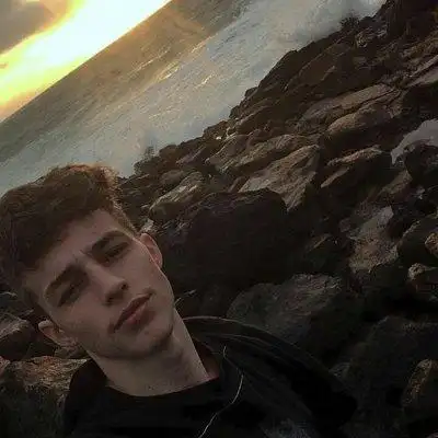 6686体育平台铁牌作者Florence