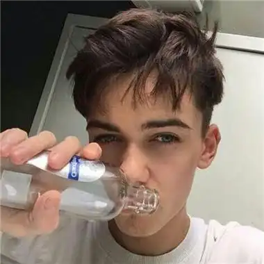 6686体育平台初级作者Violet