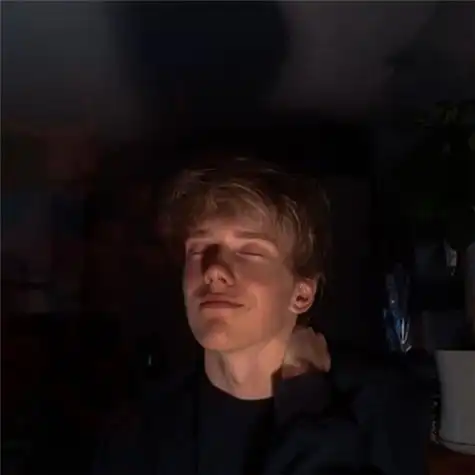 6686体育平台铁牌作者Lilly