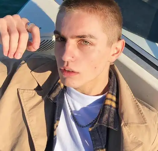 6686体育平台铁牌作者那年盛夏